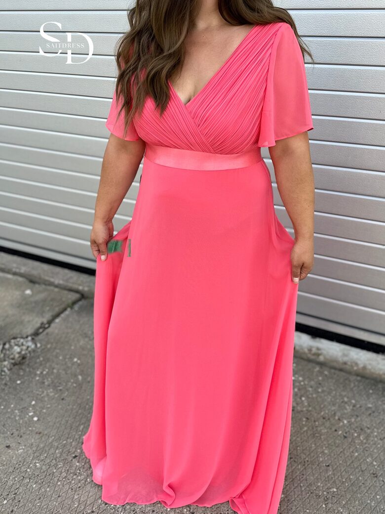 Drapeeritud ülaosa ja lühikeste volangvarrukatega šifoonkleit