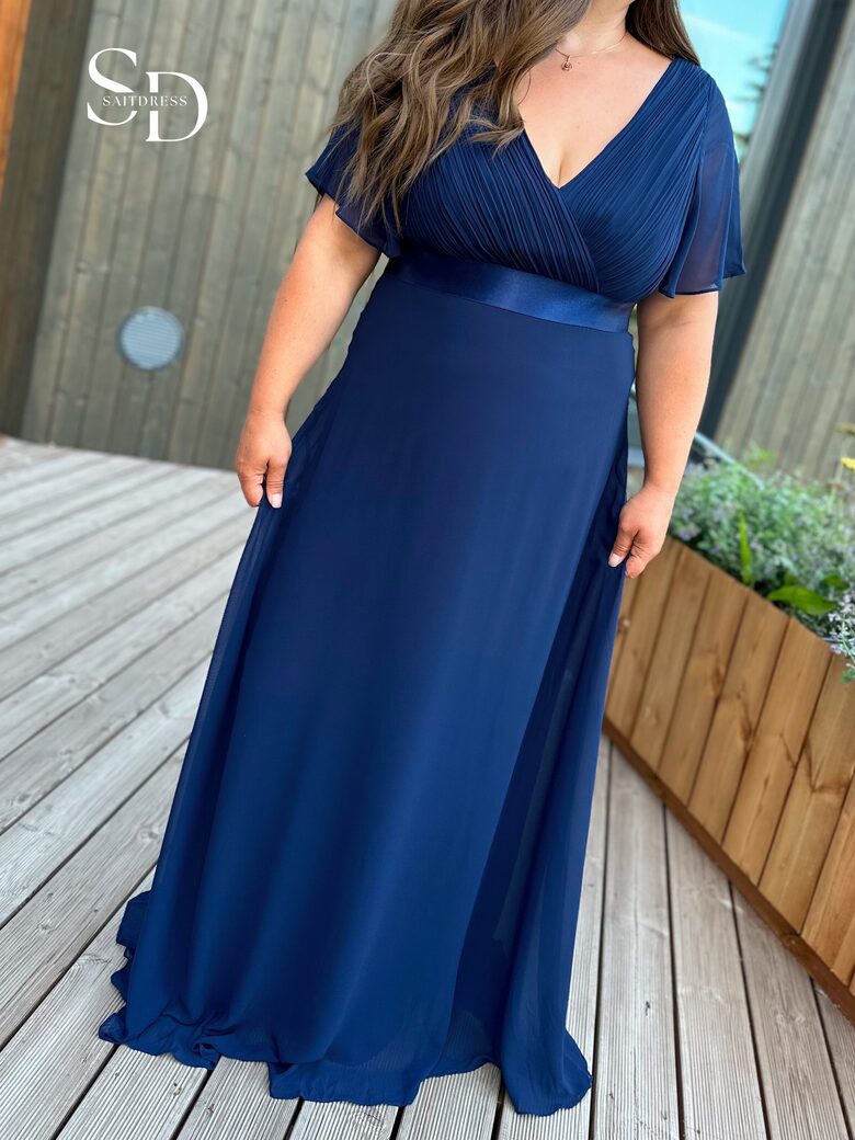 Drapeeritud ülaosa ja lühikeste volangvarrukatega šifoonkleit