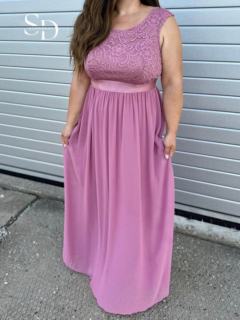 Klassikaline pitsilise ülaosaga šifoonkleit