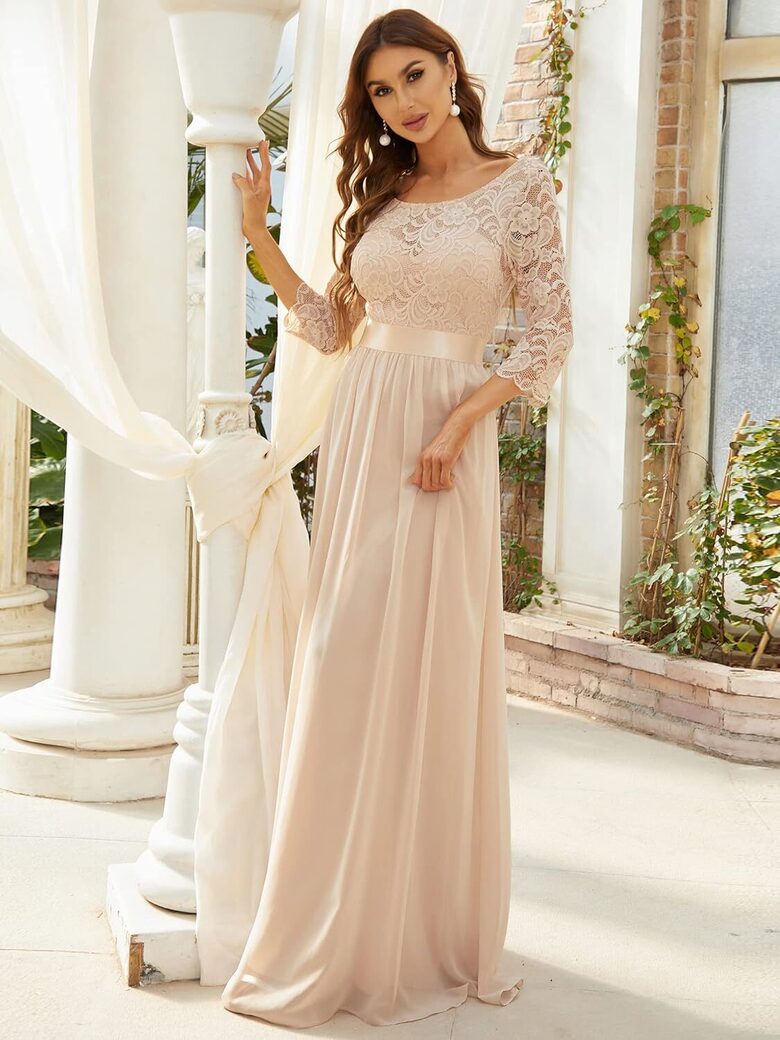 Kolmveerand varrukatega ja pitsist ülaosaga õhtukleit