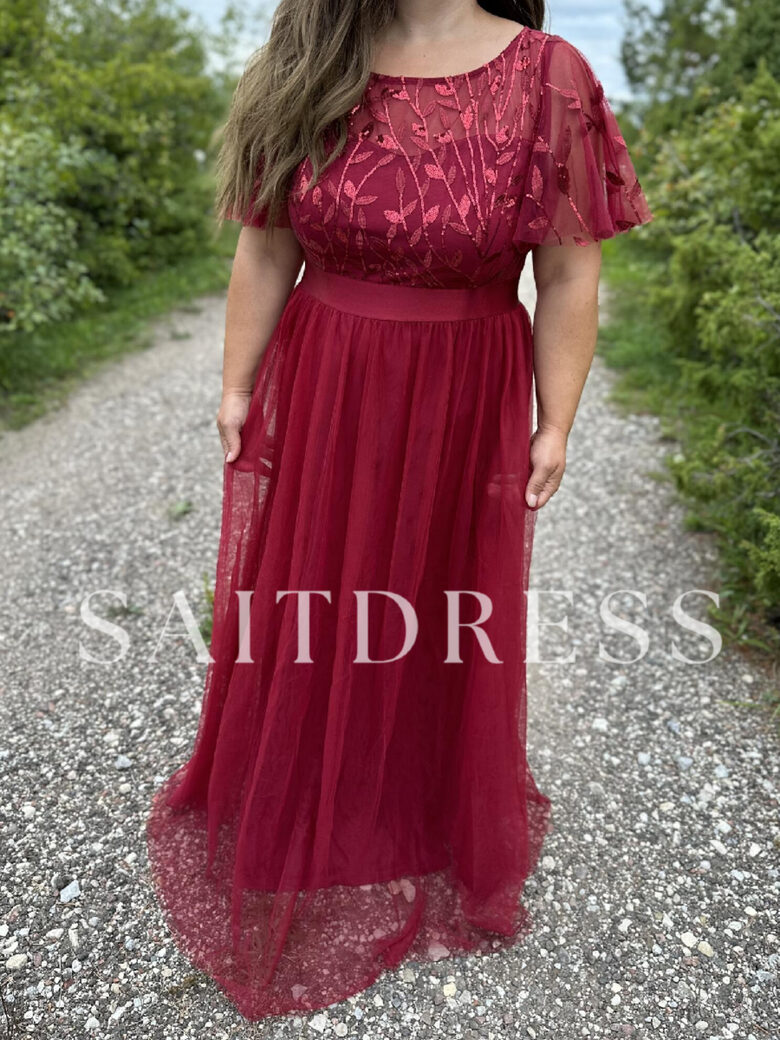 Lilleliste tikanditega luksuslik tüllkleit