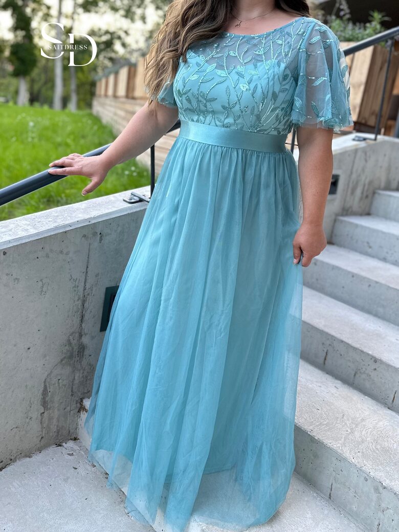 Lilleliste tikanditega luksuslik tüllkleit