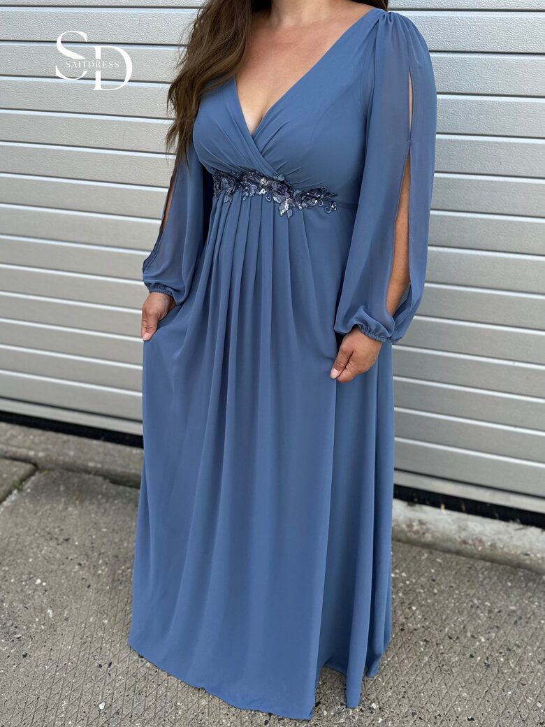 Luksuslik õhuliste varrukatega šifoonkleit